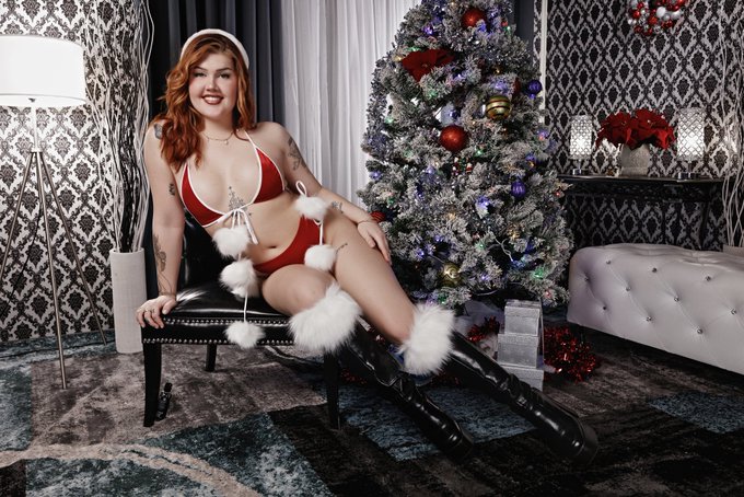 happy holidays to you&hellip;. and yours 👹💜 shot by @mriveraphotox 💜  https://t.co/iACvf1nIyW https://t.co/<a class="tags" href="/tag/mriveraphotox">@mriveraphotox</a>