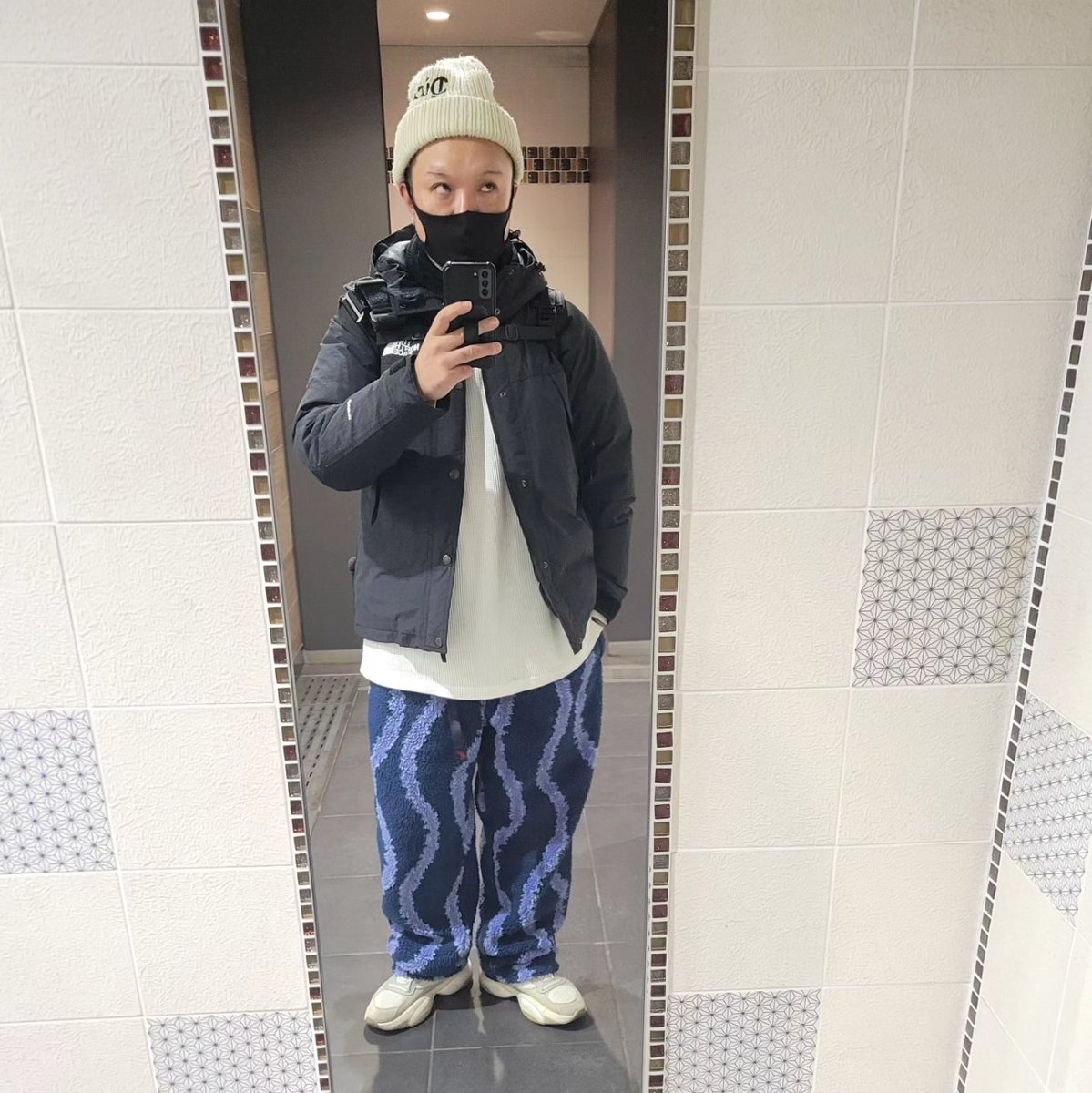 kusoyaro0812's tweet photo. 今日のクツ野郎
〜電車の中おめかししてる人だらけだけど、負けないモン!編〜
#xmas🎄 #dickies #thenorthface #mountaindownjacket #uniqlo #gramicci #ボア #puma #alteration #古着 #古着好きな人と繋がりたい #スニーカー好きな人と繋がりたい #メリクリ https://t.co/yIgrY2IZgc