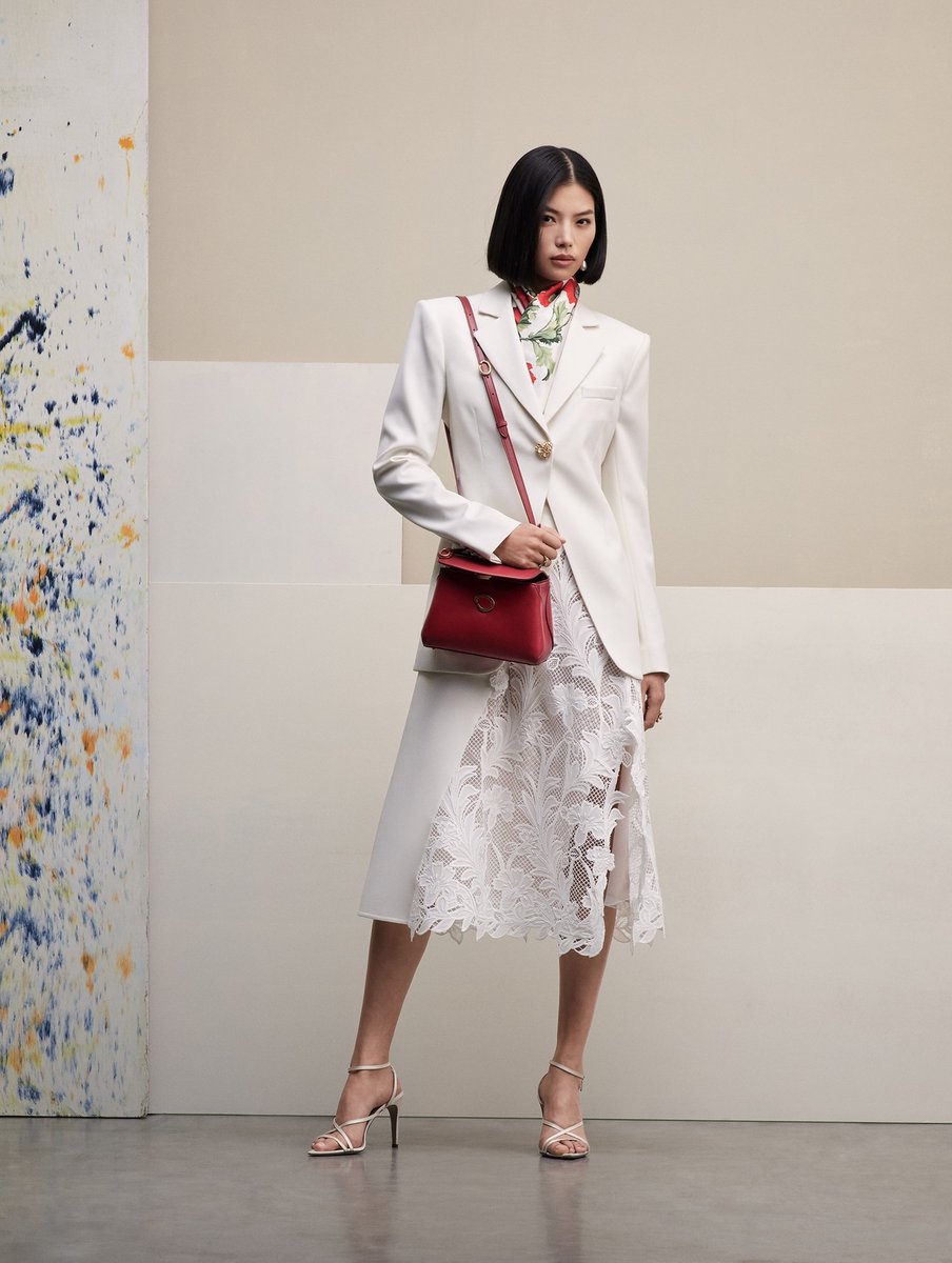 kendam_com's tweet photo. Oscar De La Renta Pre-Fall 2024 collection lookbook https://t.co/5vBAGyqXeN
#ODLR #PreFall2024 #Lookbooks #Fashion #Kendam https://t.co/QRBaQDexlN