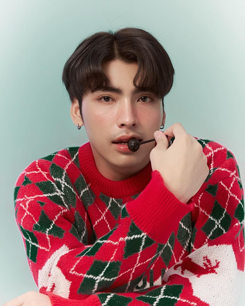 Ath1_diary's tweet photo. Christmas Eve.🎅🏻🎄

IG UPDATE : @artist.th1 
📷 : 24.12.23

 #อ๊าดติ๊ด #ArtistTH #อาร์ตติส 
#พระอาติ๊ด☀️ https://t.co/mdW3iwxzwW