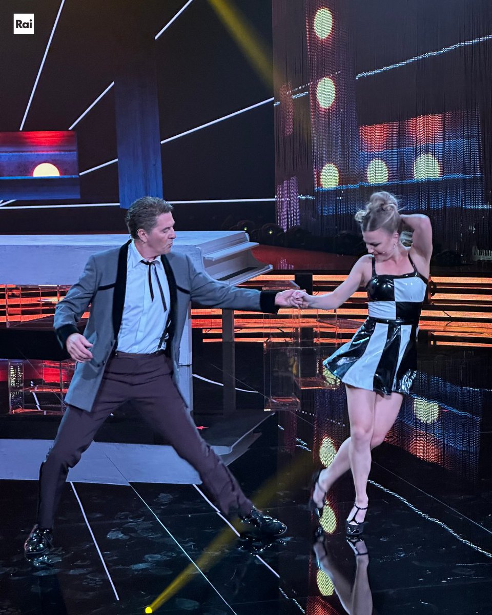 Wow, che performance il jive di TeoMammucari e #AnastasiaKuzmina 🚀🔥
 #BallandoConLeStelle 🌟