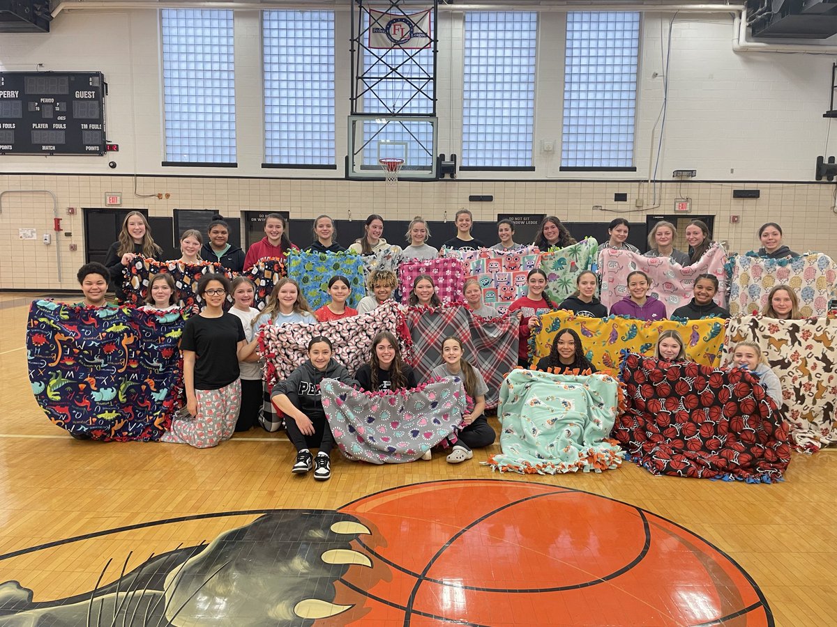 PerryGirlsBBall's tweet photo. Thankful for this group that took time out of their Christmas vacation to do something for others! #beGrEAT #linusproject https://t.co/nF4uGTmpzt