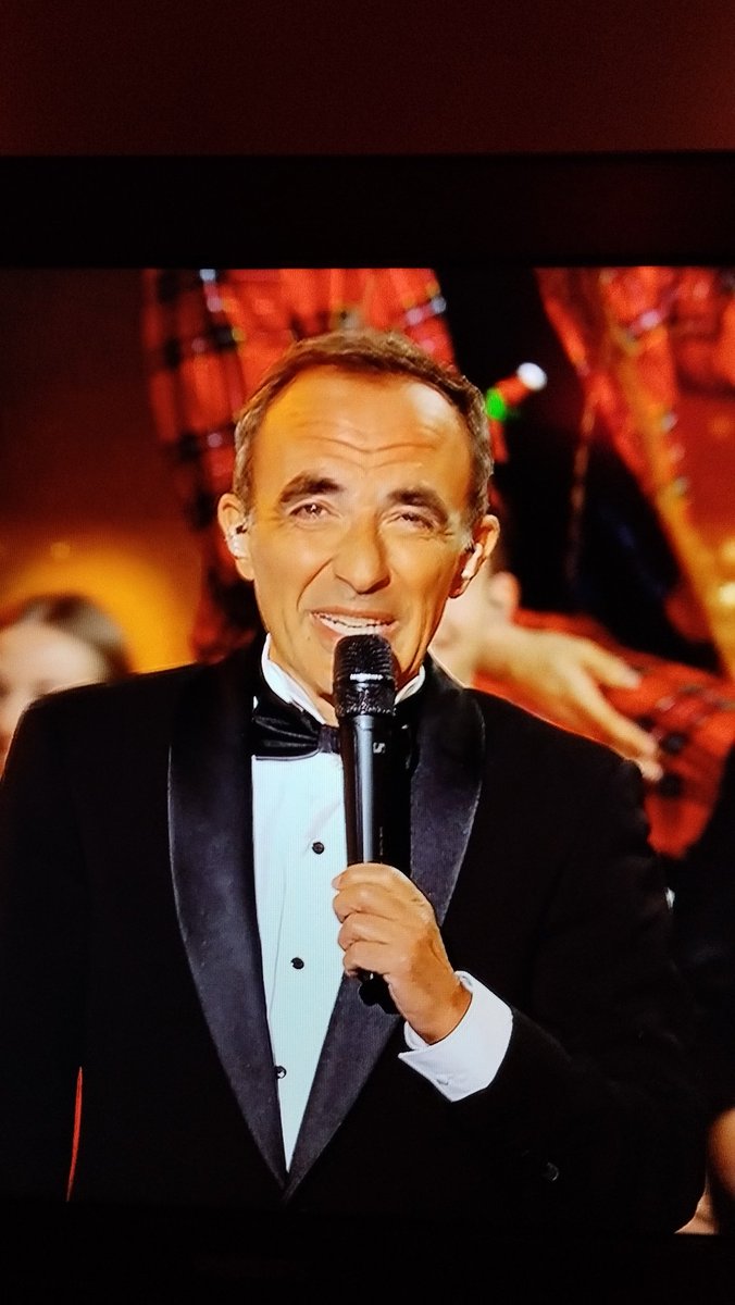 hellodelu5767's tweet photo. Génial le fou rire de @nikosaliagas à la @_StarAcademyOff A mon avis le bestof est prêt @TF1 https://t.co/Gp4imJ4GKf