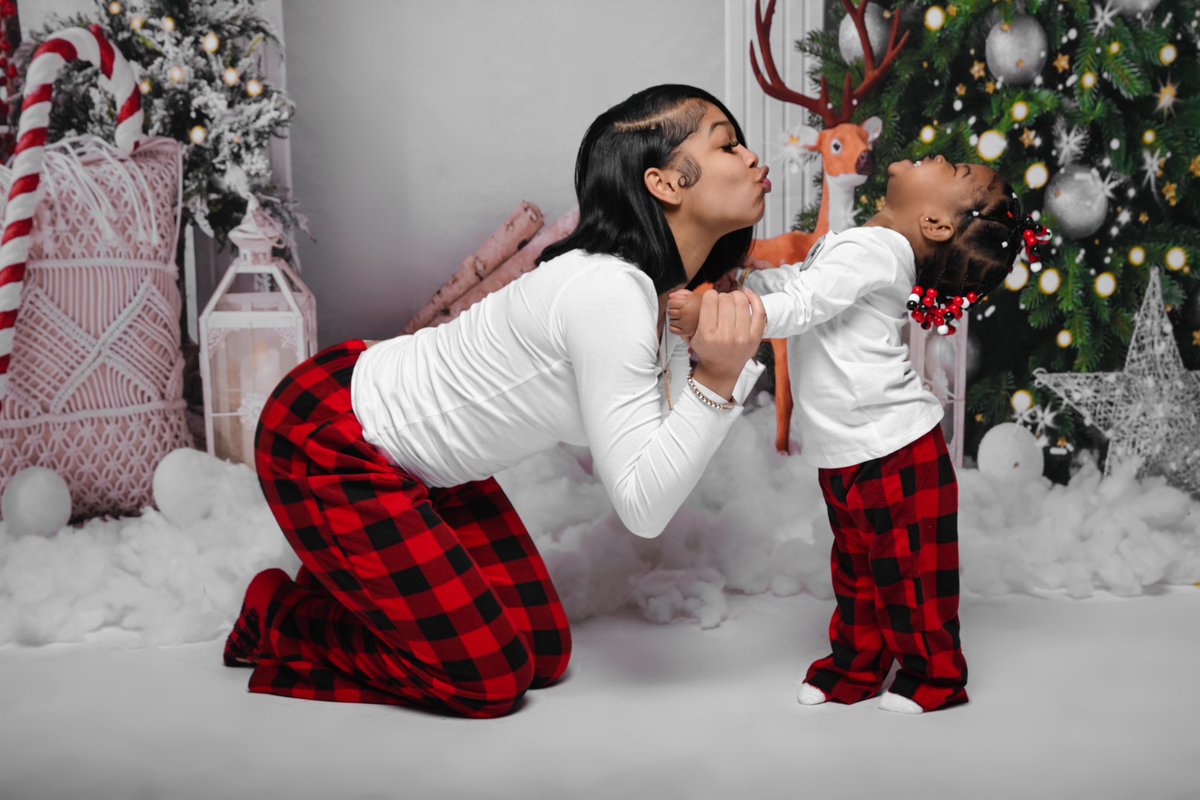 itsjuanitamari3's tweet photo. Happy Holidays from mine to yours 🎄❤️ #tymeirterritory https://t.co/qKdnZEynW3