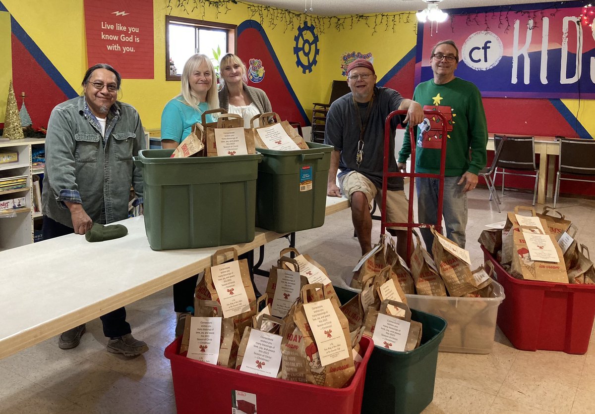 CornerstoneOK's tweet photo. Over the past 7-8 yrs Cornerstone has come together to serve our Senior Treasures through the Senior Nutrition Center, managed by MC Nutrition. May these Sacks of Goodies bring a smile!  #Cornerstone #cf #lovingokmulgee #bettertogether #happychristmas #merrychristmas2023 https://t.co/dVECLgSSZx