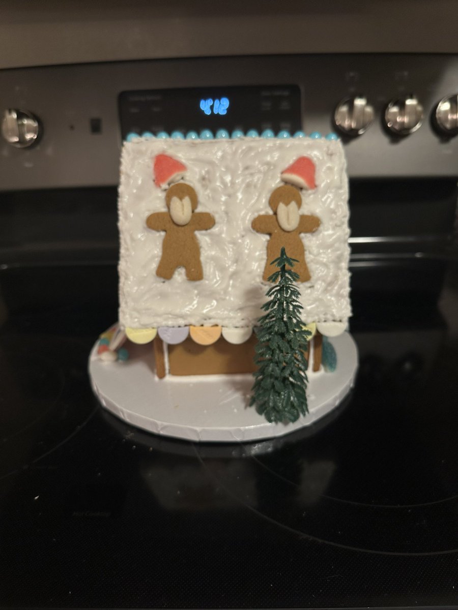 meredithsprague's tweet photo. Had fun making the #wizgingerbread house https://t.co/I36vHHiA8E