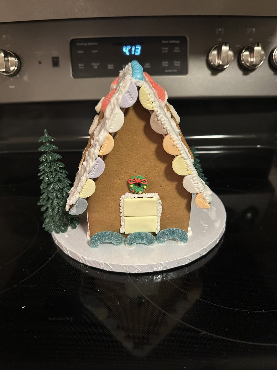 meredithsprague's tweet photo. Had fun making the #wizgingerbread house https://t.co/I36vHHiA8E