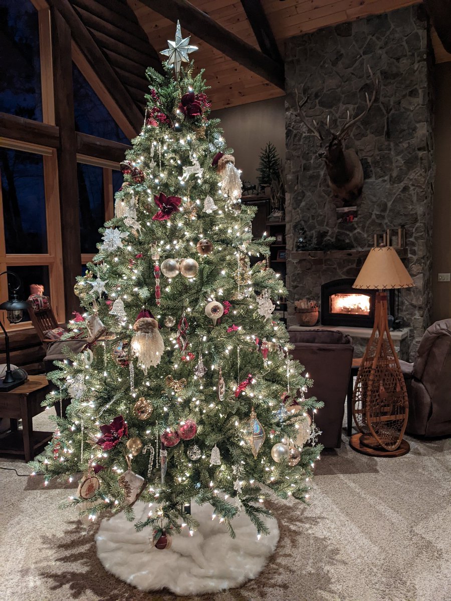 logcabinlove's tweet photo. Happy Holidays! ♥️ https://t.co/U2rOuTKwVt