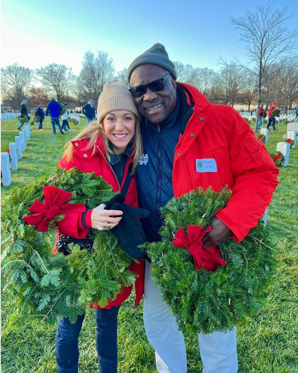 bennyjohnson's tweet image. FLASHBACK: Last year, Supreme Court Justice Clarence Thomas was caught quietly volunteering to lay wreaths at Arlington National Cemetery to honor fallen service members at Christmas.

Love this man 🇺🇸