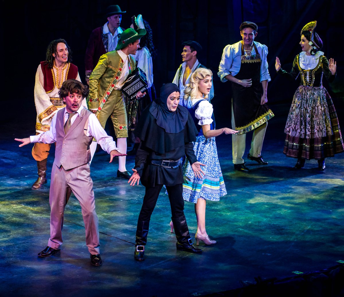 jjk9's tweet photo. Throwback a Young Frankenstein @freddymasca1 @OrtegaGerman @alex_gou @Lisset_oficial @Jorge_Anzaldo @dgocardenas https://t.co/ZR9kZUsCoW