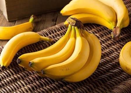 Point__Pop's tweet photo. Em novo decreto, Javier Milei acaba com obrigação das empresas pagarem salário em dinheiro. Os argentinos podem ser pagos com bananas, pedaços de carne ou até mesmo bitcoin. 
. https://t.co/gqjGdFvepf