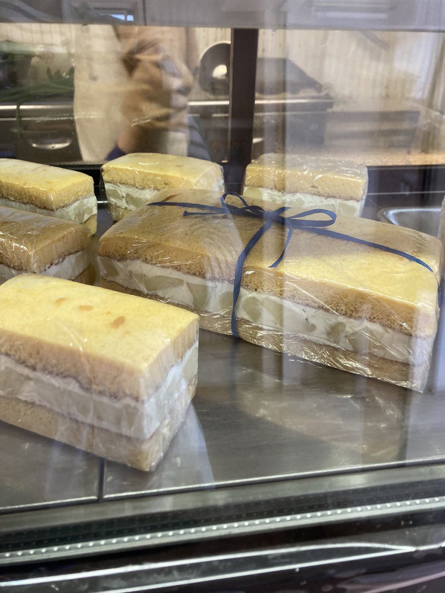 おはようございます。
準備が早く出来たので、8時前にサンドイッチお受けしております。
明日から冬季休業
1月6日土曜から再開します。

来年は1月28日まで白金で営業
4月から新橋で移転再開する予定です。
詳細またお知らせさせてください。

今年も沢山ありがとうございました！
マルイチベーグル