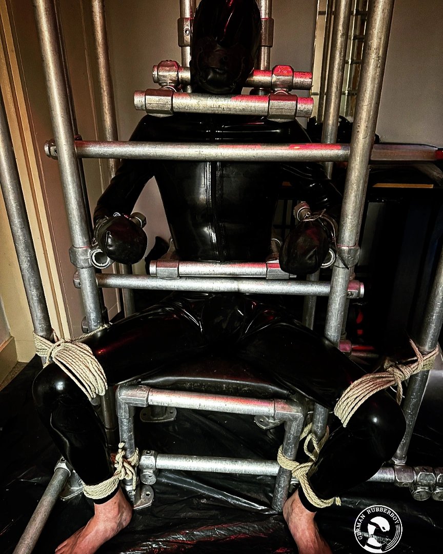 Tied up and being a helpless gimp for <a href="/LondonRopeTop/">LondonRopeTop</a> 

What is going to happen next?😏