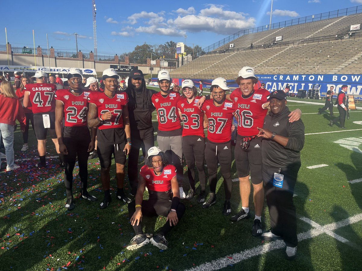 BOWL CHAMPS‼️‼️ Appreciate the hard work and resiliency this group of guys have shown. The best part is, they all are coming back. ⚫️🔴