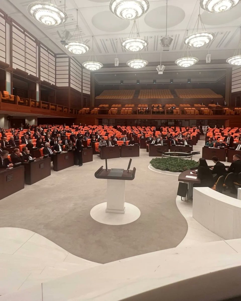 Hain bölücü terör örgütü tarafından şehit edilen 12 Kahraman Mehmetçiğimiz için #TBMM'de   ortak bildiri yayınladı. 
Bildiriye imza atmayan 
CHP ve DEM/HDP'yi Aziz Milletimizin vicdanına havale ediyoruz.
Terör ve terörden beslenenler hiç bir zaman hedefine ulaşamayacaktır
