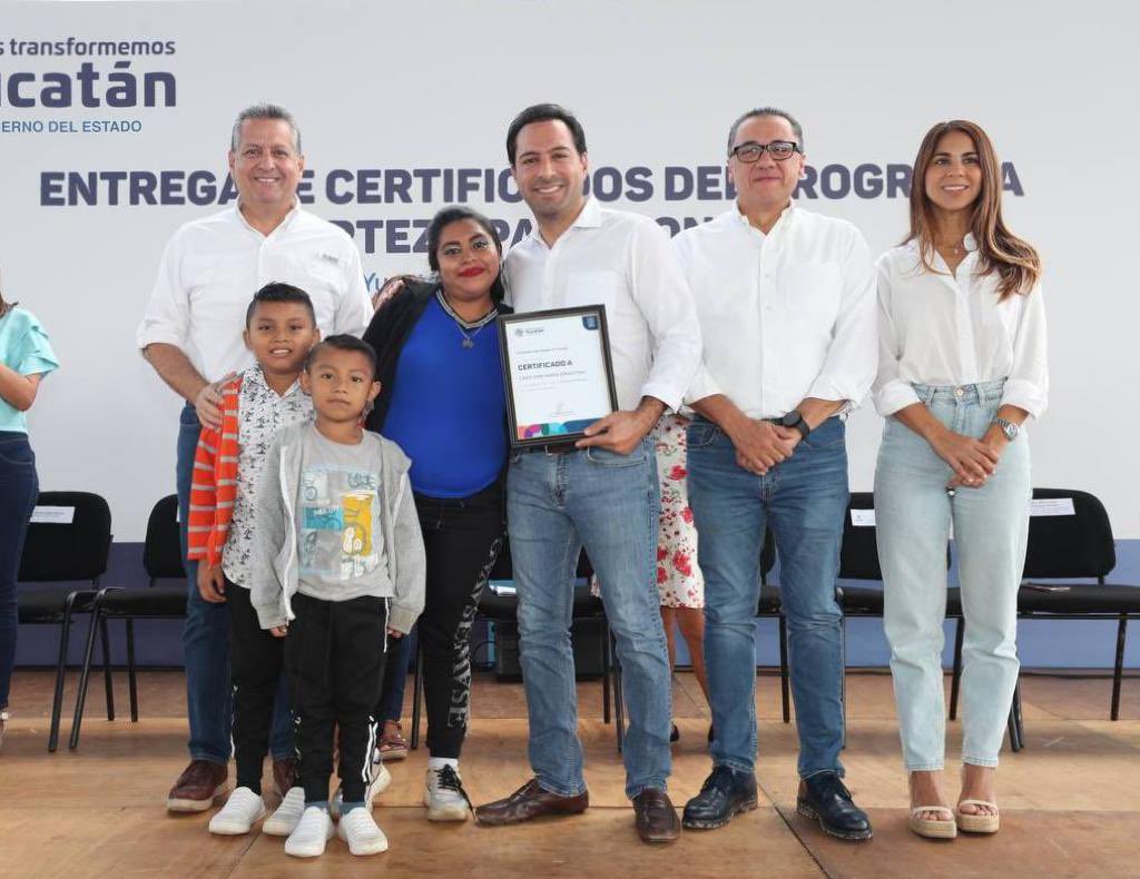 Vivienda_Yuc's tweet photo. Como mencionó el Gobernador @MauVila, entregamos certificados de asignación de predio del programa Certeza Patrimonial a 534 familias de 7 asentamientos del sur de #Mérida,… (1/2) https://t.co/GIrpYsqpZ4