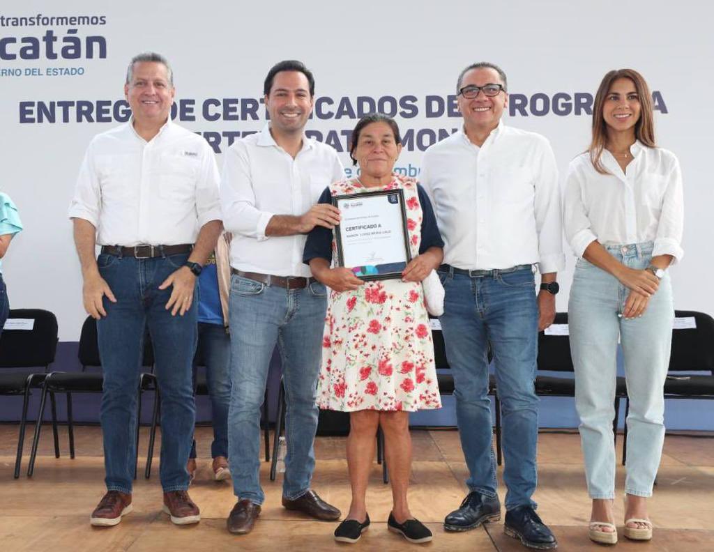 Vivienda_Yuc's tweet photo. Como mencionó el Gobernador @MauVila, entregamos certificados de asignación de predio del programa Certeza Patrimonial a 534 familias de 7 asentamientos del sur de #Mérida,… (1/2) https://t.co/GIrpYsqpZ4
