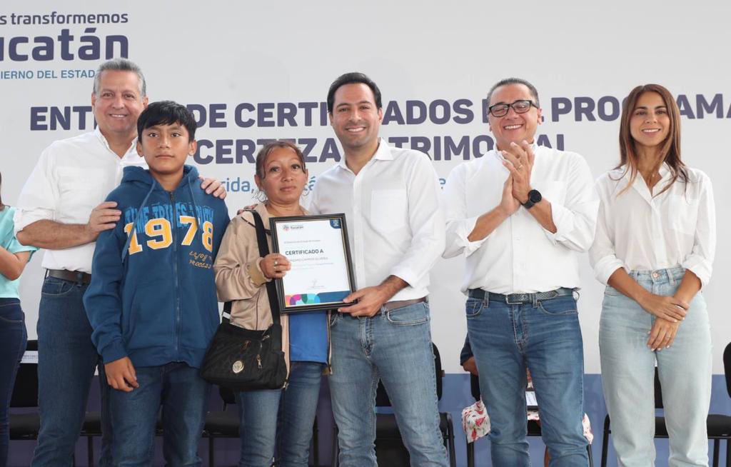 Vivienda_Yuc's tweet photo. con los cuales regularizamos su situación de vivienda ofreciéndoles un hogar propio y seguro con acceso a servicios básicos que mejoren su calidad de vida. En equipo seguimos apoyando a las y los yucatecos que más lo necesitan. (2/2) https://t.co/pKac3msbUJ