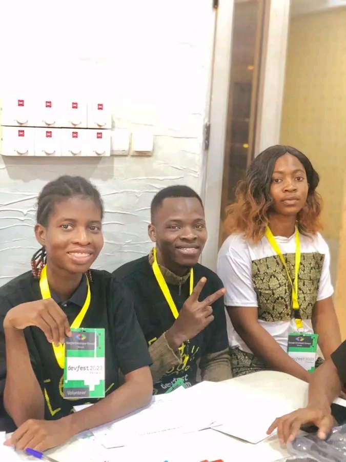 AchaAwele's tweet photo. Nous sommes au GDG (Google Développement Groupe)Parakou, à l'hôtel #Kinyawo
Ce samedi 23 décembre 2023

#devfest2023
#gdgdevfest
#GDG
#GDGParakou2023
#GDGParakou https://t.co/bqgWjKpDkA