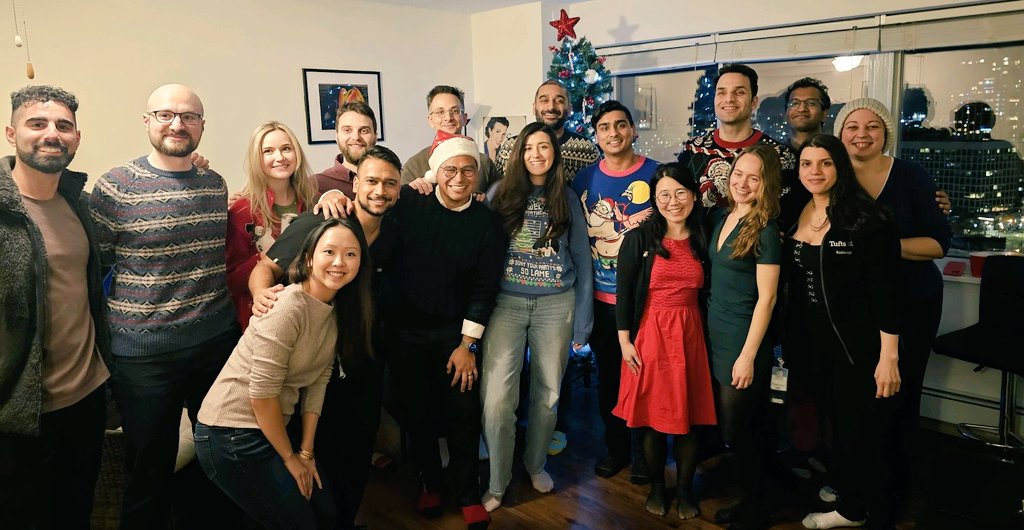 TuftsMCRadRes's tweet photo. Happy holidays from Tufts Radiology! 🎄❄️☃️ https://t.co/FBFnPRlrg5