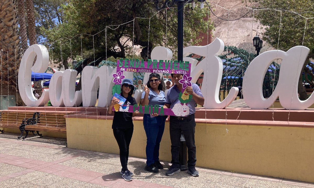 Senda_Tarapaca's tweet photo. 🎄El equipo @SendaCamina de la @Muni_Camina realizó campaña de difusión dirigida a los habitantes de la comuna. Con el objetivo de promover el mensaje de cuidarse en estas fiestas: si vas a tomar pasa las llaves y #Piénsalo2Veces antes de manejar si has bebido alcohol. https://t.co/rqMD4GDUcG