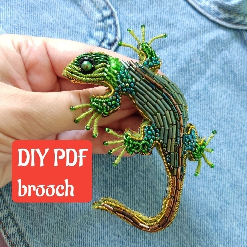 Tutorial brooch PDF
malinzdesign.etsy.com
I  will  guide  you  through  the  brooch-making  process  step  by  step  to  create  unique  accessories  even  if  you  have  zero  experience  in  embroidery.