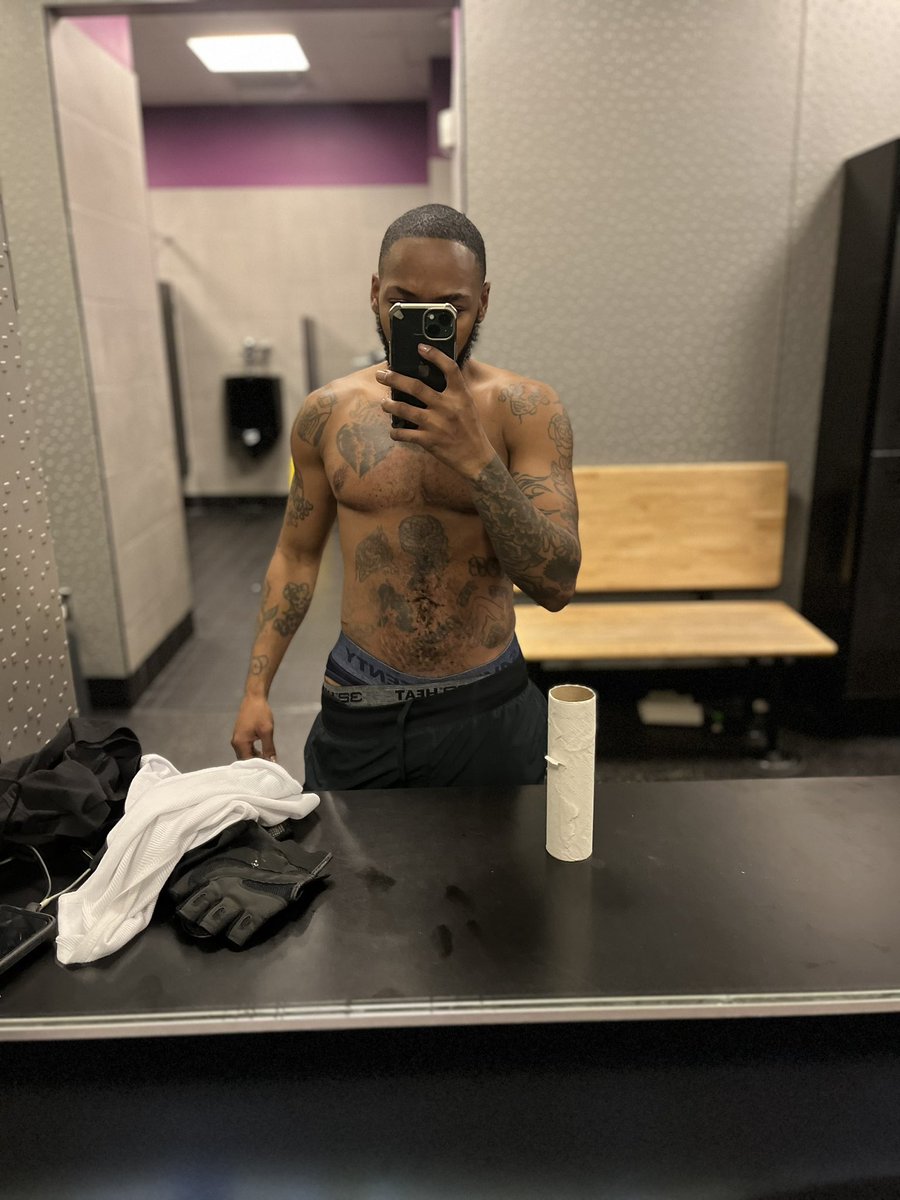 _rozzayho's tweet photo. New chapter loading 💪🏽 #ftm #transmenofcolor 💙 https://t.co/lLiuCnCYA2