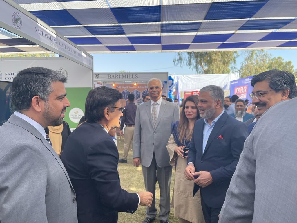 niclpak's tweet photo. Deputy Governor, State Bank of Pakistan visited at NICL Stall . https://t.co/FLrlCYrtMh