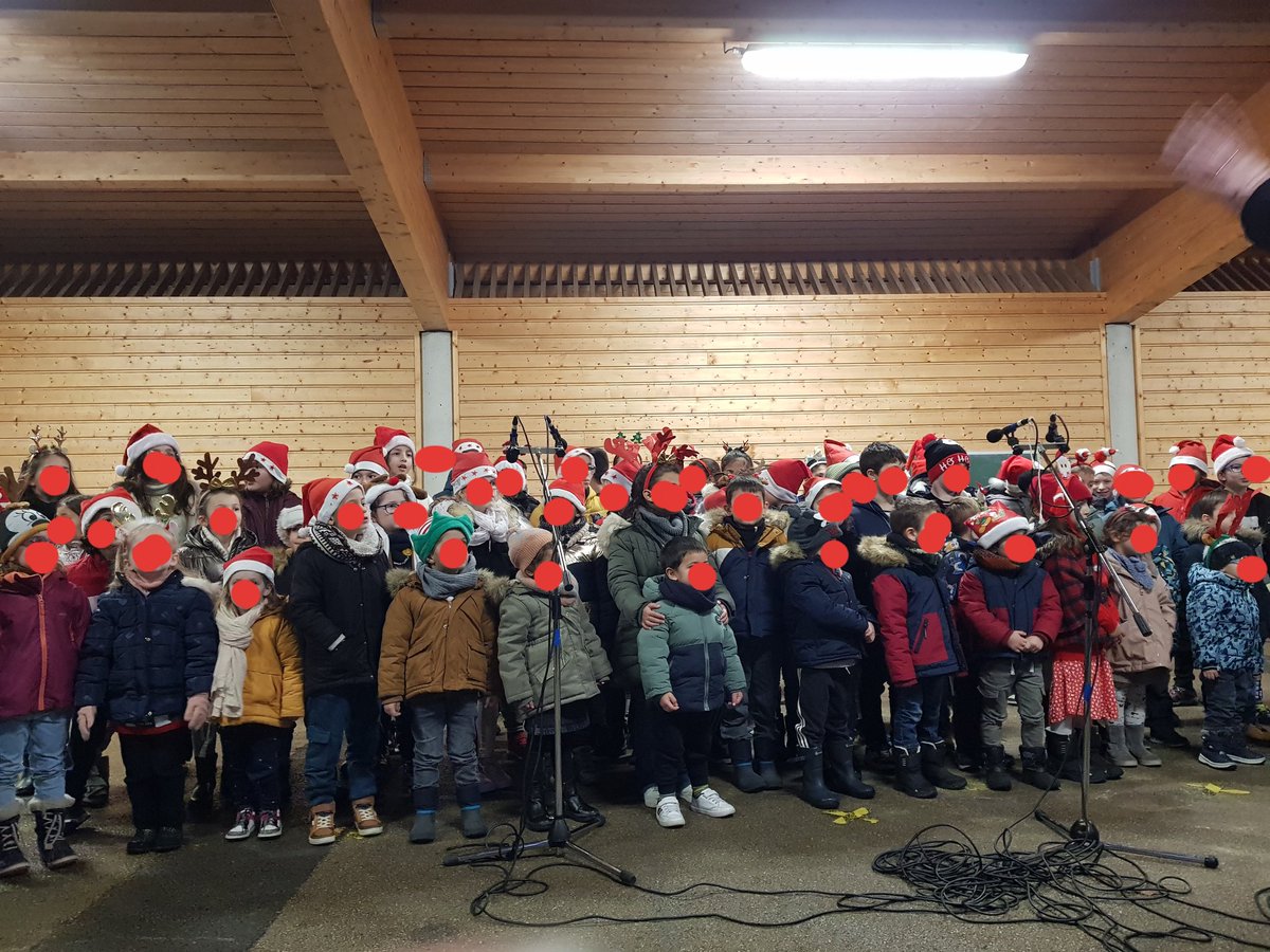 CatherineMusy's tweet photo. Une année 2023 qui se termine en beauté. Atelier #kapla , moment intergénérationnel #ehpad , spectacle de danse #souslepoidsdesplumes, Chorale  de Noël. Bravo à tous nos artistes. #eac https://t.co/yJ4lyckslL