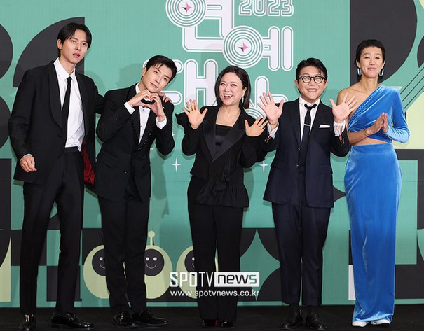Merv75's tweet photo. #All_I_Want_For_Christmas_Is_홍김동전!

#2PM #투피엠 #WOOYOUNG #우영 #ウヨン #JANGWOOYOUNG #장우영 #WooJae #SaeHo #KimSook #JinKyung #BeatCoin https://t.co/UTahqi6tJ5