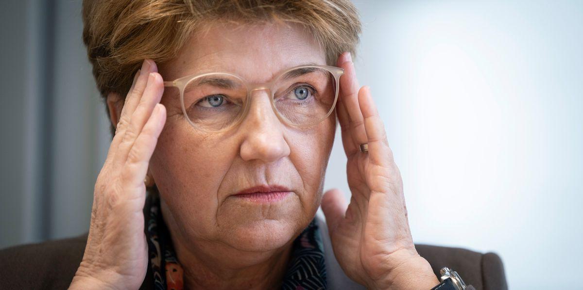 tagesanzeiger's tweet image. Auch unser Land könne in den Fokus von Aggressoren geraten, sagt die Verteidigungsministerin und rechtfertigt die massive Aufstockung des Armeebudgets: Der Schutz der Bevölkerung habe seinen Preis. tagesanzeiger.ch/viola-amherd-s…