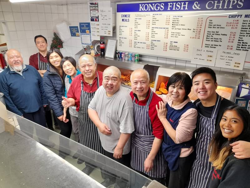 ManUtdMrs's tweet image. Kongs Chippy in Hyde shut their door for the final time tonite
Faithfully serving many generations for 50 years.
The huge queues all this week is a testament to the esteem the family are held in.
Enjoy your retirement. Well deserved
Hyde's own Royal Family.
We love you x
#Kongs