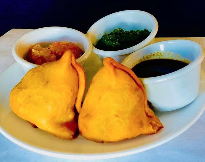 Remember to order samosas for the table! 🥘 📍 : Golden India