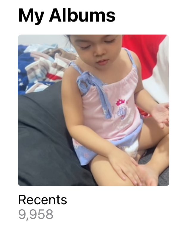 yffulmina's tweet image. Making room for holiday memories – clearing space for Christmas pics! 📷🎄

 #StorageCleanup