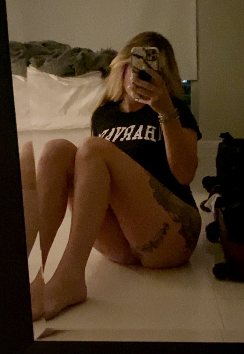 Robyn_Love2's tweet photo. Slide in this DM💋 https://t.co/Zav42v7xRl
