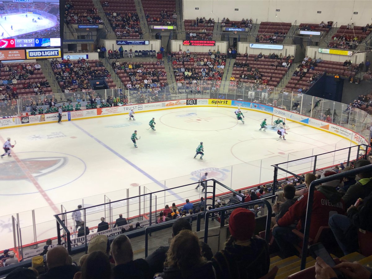 smplefy's tweet image. First day in South Carolina and watching  #SCStingrays hockey