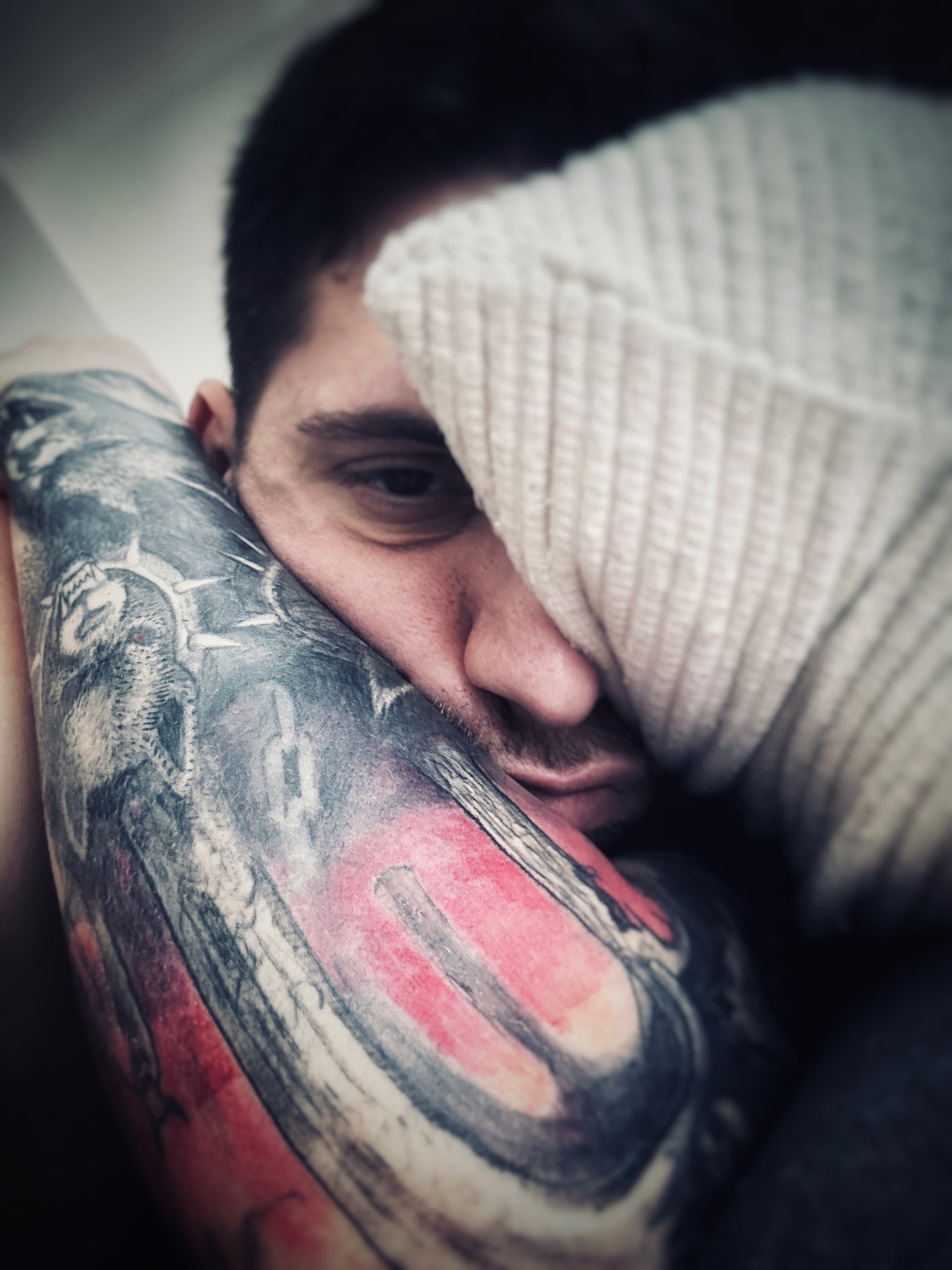 3 pic. Tired from the gym today… Got a lot done today and just wanted to say hi…you all are the best fans I really appreciate you more then you know! Much love and happy holidays!!!! https://t.co/Bo85vQWJIq