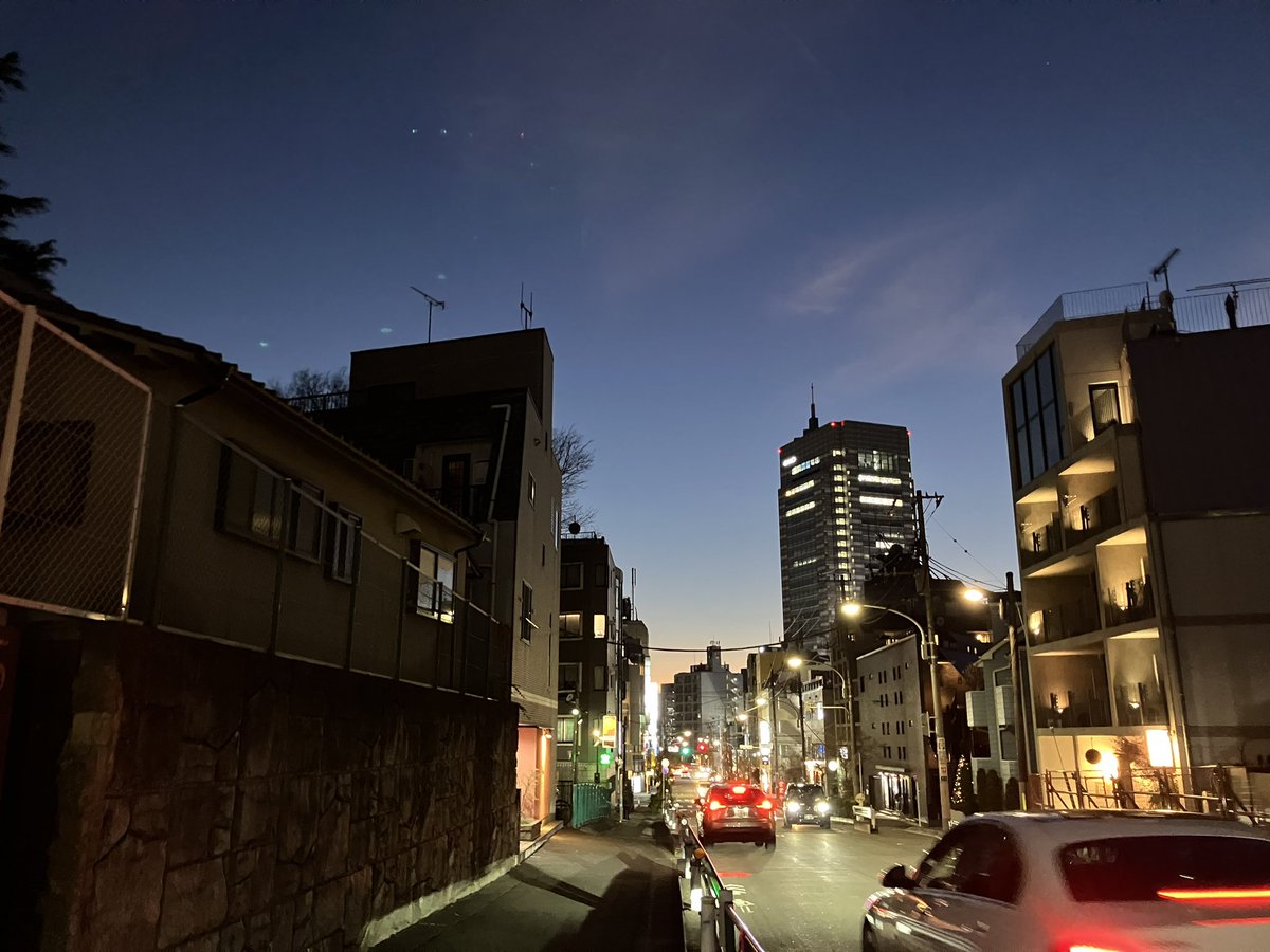 maashanok's tweet photo. メリークリスマス🎄
とは言え、お仕事は続きます。

昨日の夕方は寒かったけど、空気が澄んでいて心地よく歩けました😊

ちょうど昼間、テレビで有吉くんたちが散歩していた街、お店も見つけましたよ〜✌️ https://t.co/9YvJW8OX46