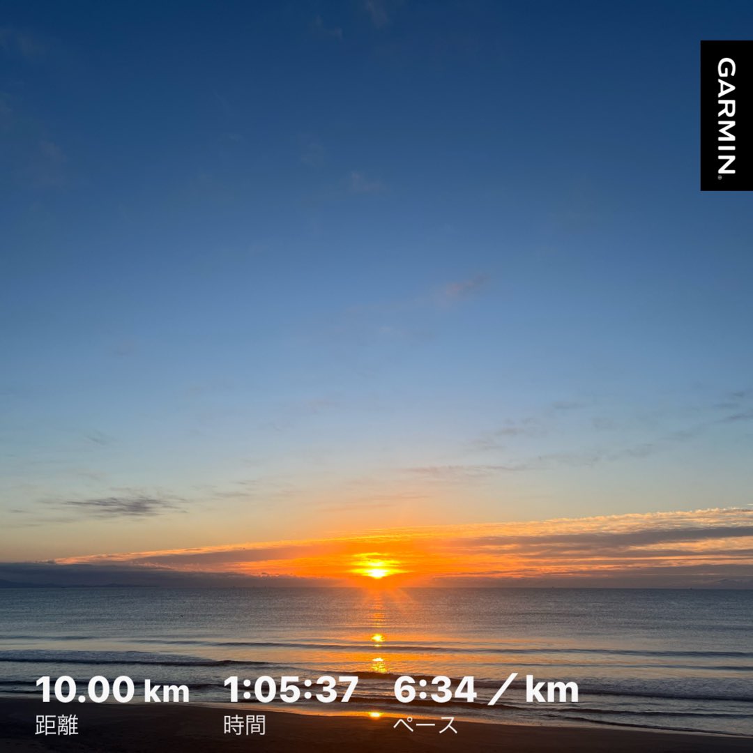 ken_runrun's tweet image. リカバリージョグ10K

🎄🎁をもらってはしゃいでる少年のように、朝起きてすぐ履いて走ってしまった50歳男性（会社員）

優しくてゆるジョグが最高に気持ちいい✨
いや、疲れた脚に緩くしか走らせてくれない優しい相棒😊
昨日も東京から一緒に歩いてきてずっと優しかった✨

#BROOXS #GhostMAX