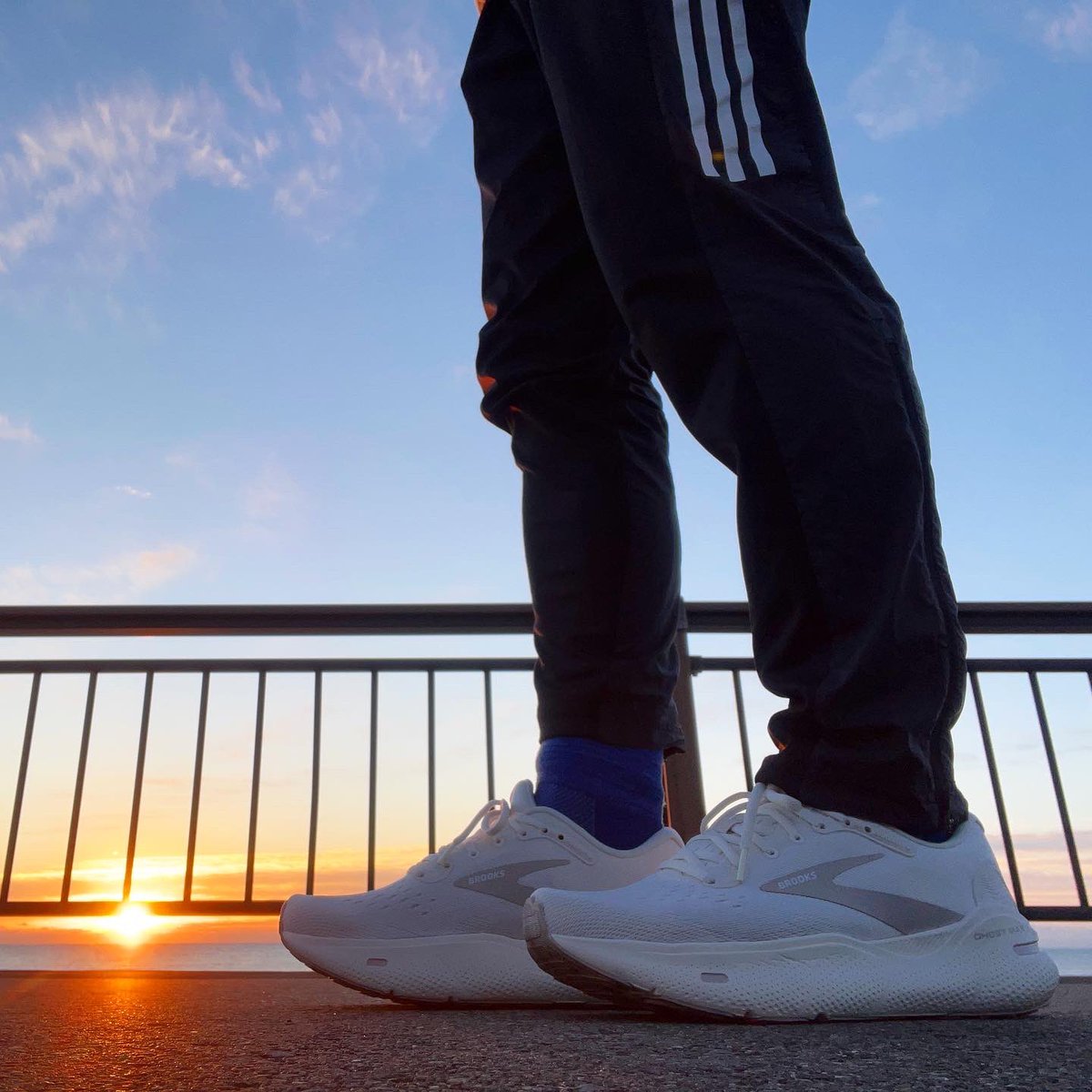 ken_runrun's tweet image. リカバリージョグ10K

🎄🎁をもらってはしゃいでる少年のように、朝起きてすぐ履いて走ってしまった50歳男性（会社員）

優しくてゆるジョグが最高に気持ちいい✨
いや、疲れた脚に緩くしか走らせてくれない優しい相棒😊
昨日も東京から一緒に歩いてきてずっと優しかった✨

#BROOXS #GhostMAX