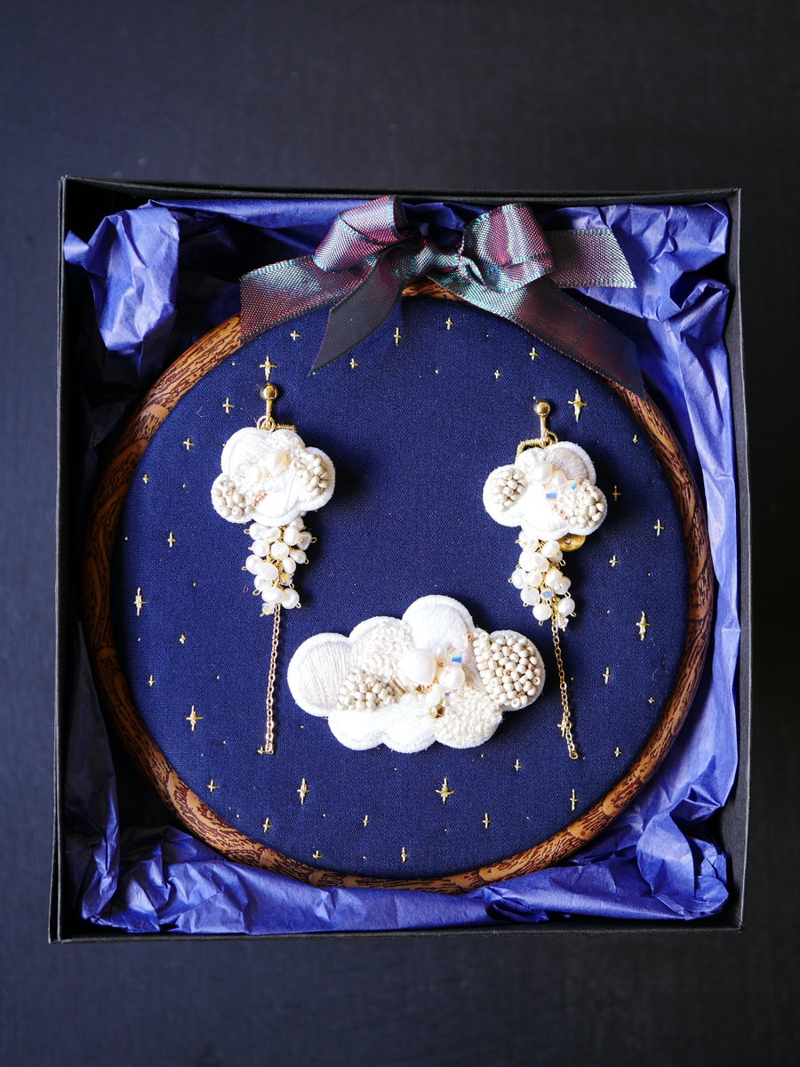 Lupopo_cafe's tweet photo. ❄️スペシャルギフト展3❄️

空へと浮かんでいけそうな
アクセサリーがやってきました☁️✨

*cao*さん@BLACKCAT_201910

＜お買い求めはこちら🎁＞
▼▼
https://t.co/pIQD0HSB7i

あなたへの特別���クリスマスギフトをお選びください🎅⭐️

#スペシャルギフト展 https://t.co/vIN3ZuS8hr