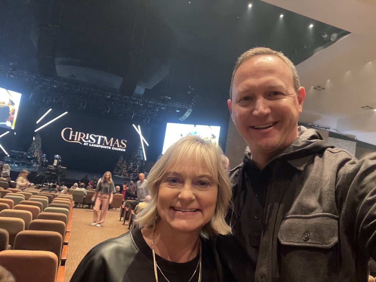 Jnichol12's tweet photo. #LPChristmas https://t.co/jjr9R0upRP