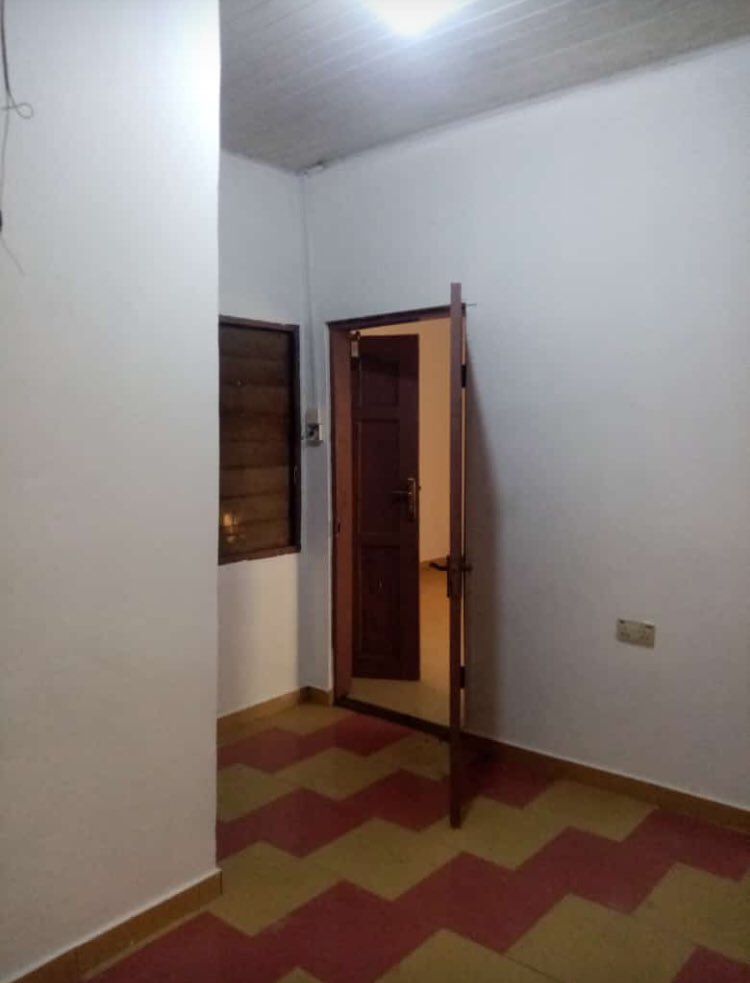 RENTMANN_'s tweet photo. FOR RENT
Type : Chamber and Hall Self Contain
Location:RedTop (behind West hills Mall)
Price:600gh/month
Ref: AGB
Advance(years): 1
Call or Whatsapp : 0240994061
#renthouse
#rentproperty
#rentit
#viral
#accrarentals
#apartmentsinaccra https://t.co/Z64nuiyk1h