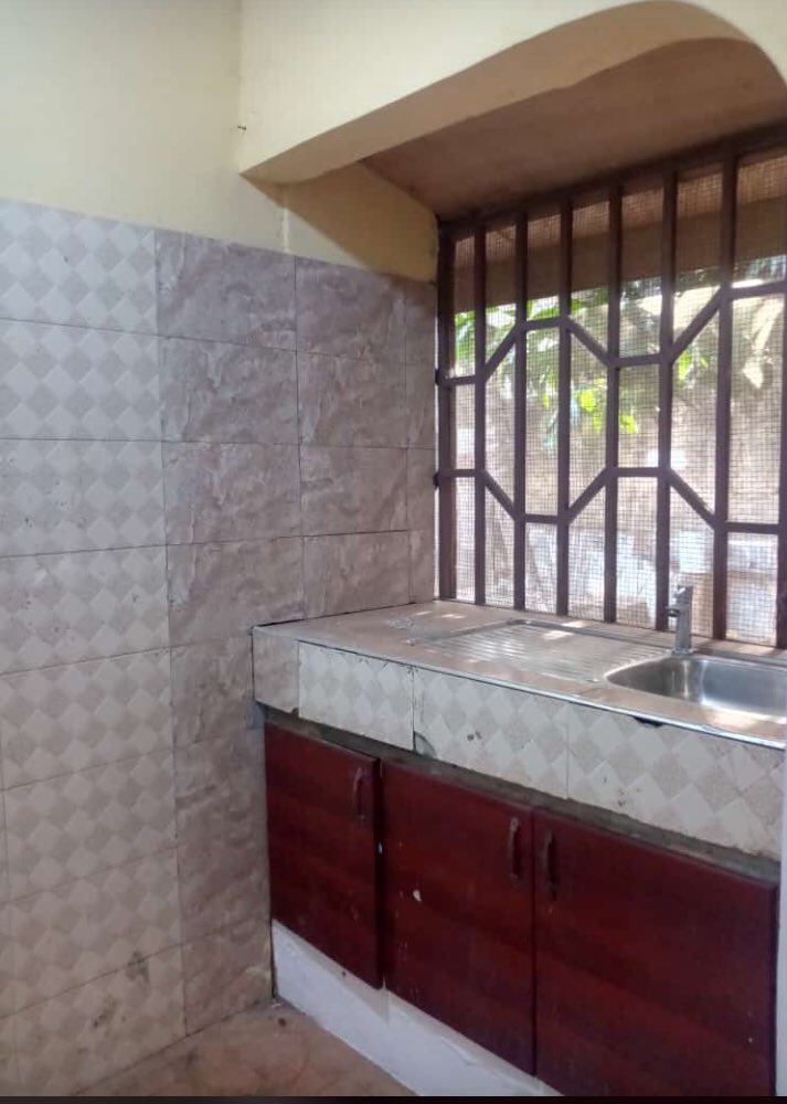 RENTMANN_'s tweet photo. FOR RENT
Type : Chamber and Hall Self Contain
Location:RedTop (behind West hills Mall)
Price:600gh/month
Ref: AGB
Advance(years): 1
Call or Whatsapp : 0240994061
#renthouse
#rentproperty
#rentit
#viral
#accrarentals
#apartmentsinaccra https://t.co/Z64nuiyk1h