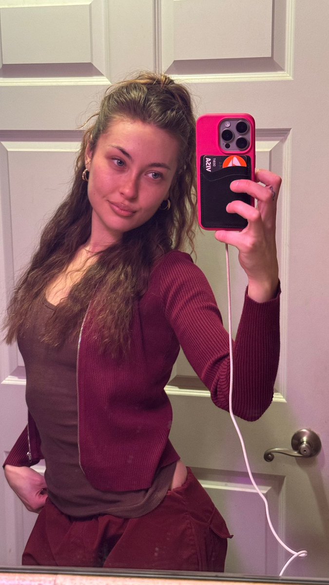 TessAnthony_'s tweet photo. https://t.co/Hhe25hxk27