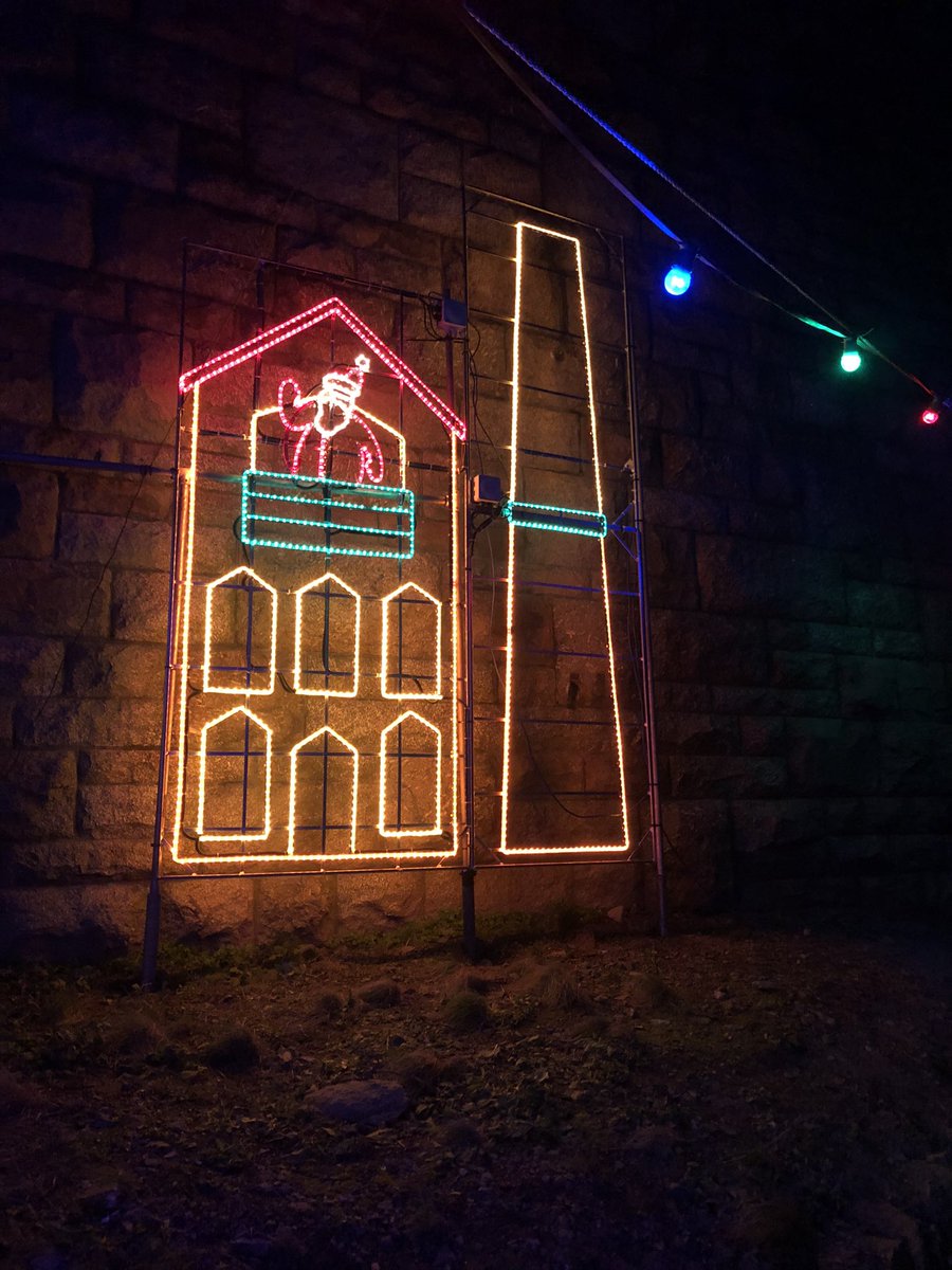 TracyWilson8's tweet photo. Beautiful #christmaslights at #Angarrack - so glad we ventured West to see them ❤️🎄#Cornwall https://t.co/W0TI9vA7xN