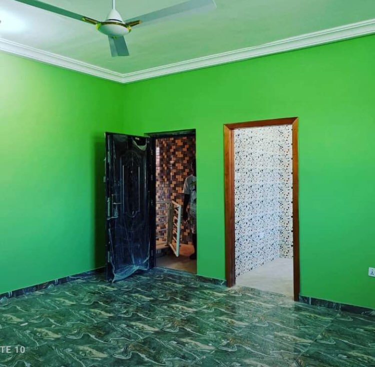 RENTMANN_'s tweet photo. FOR RENT
Type : Chamber and Hall Self Contain
Location:Ashbread (Old Barrier )- Before West hills
Mall
Price:900gh/month
Ref: AGB
Advance(years): 1
Call or Whatsapp : 0240994061
#renthouse
#rentproperty
#rentit
#viral
#accrarentals
#apartmentsinaccra
#Ghana https://t.co/c8tCKbASNO