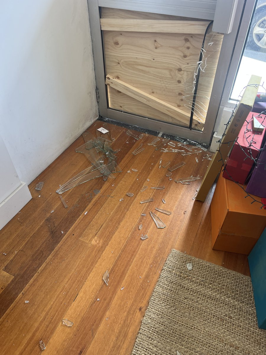 Paper House tweet media