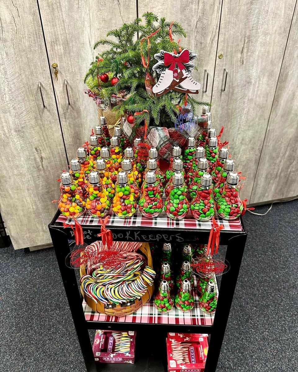 HCPS_Eisenhower's tweet photo. Shout out to @jendemik for a wonderful December to Remember. Principal @christianfinch and AP Demik went classroom to classroom spreading holiday cheer to the Eisenhower staff. Happy Holidays to All Generals from Administrative Team. @HillsboroughSch https://t.co/Juj78T9fIe