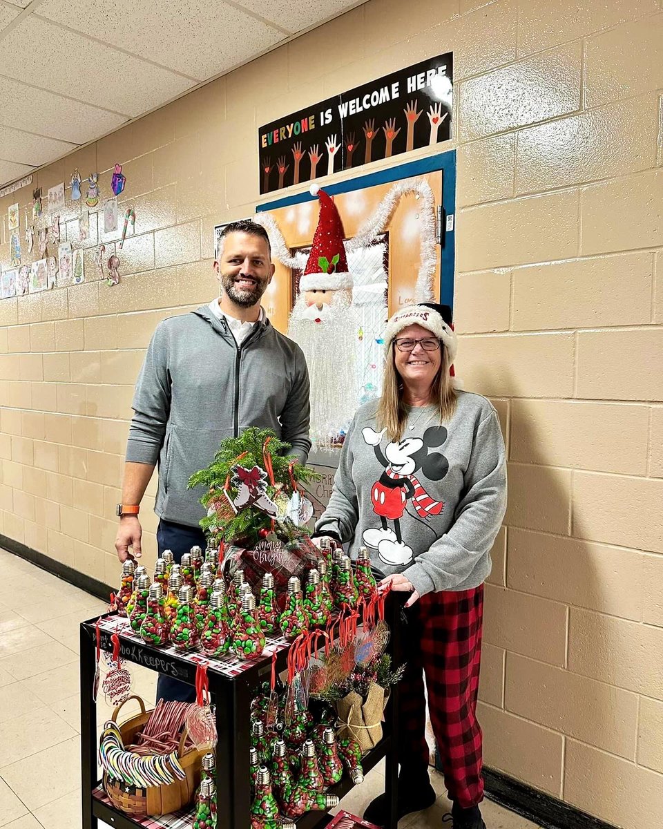 HCPS_Eisenhower's tweet photo. Shout out to @jendemik for a wonderful December to Remember. Principal @christianfinch and AP Demik went classroom to classroom spreading holiday cheer to the Eisenhower staff. Happy Holidays to All Generals from Administrative Team. @HillsboroughSch https://t.co/Juj78T9fIe